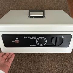 値下げ アイリスオーヤマ　手提げ金庫　≪A4サイズ≫　SBX-A...