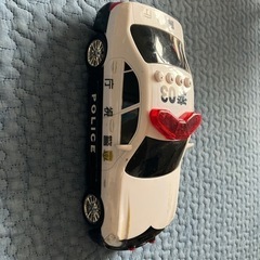 おもちゃパトカーの画像