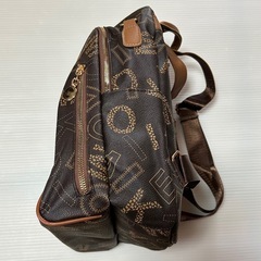 訳あり　リュック　レザー　3WAY　濃茶色　PU　ショルダー　総柄　英字　A4 通勤 軽量　多収納の画像