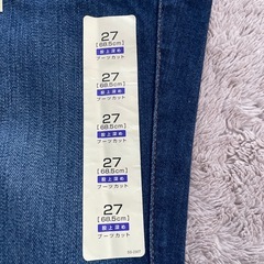 未使用　ユニクロ　レディース　ソフトナチュラルフィットブーツカットジーンズの画像