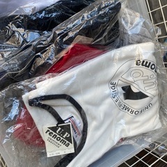長袖　子供肌着(2枚で100円)　大人トレーナー1枚300円の画像
