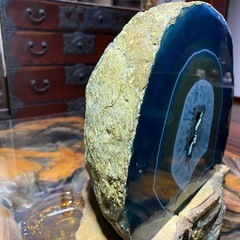 青瑪瑙　約10ｋｇ　メノウ　ブルーアゲート　天然石　原石　観賞石　台座付き パワーストーン 鉱物の画像