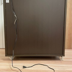 キッチンワゴン、電子レンジ台、コンセント付き食器棚の画像