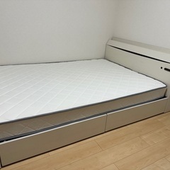 ダブルベッド