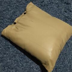 中綿　ひざ掛け　しまうとクッションにの画像