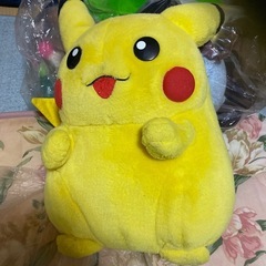 ピカチュウのぬいぐるみ