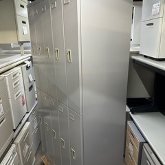 珍しい10人用ロッカー　鍵も有りますの画像