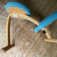 姿勢がよくなる椅子（中古）の画像