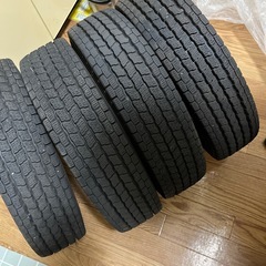 スタッドレス冬タイヤです