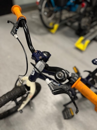 ヨツバサイクル　16インチ　ネイビー