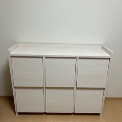 ディスプレイラック　フラップ扉　おしゃれ　本棚
