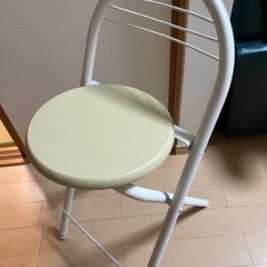 折りたためる椅子です♪