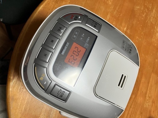 【受け渡し決定済み】５合炊き炊飯器　2022年製