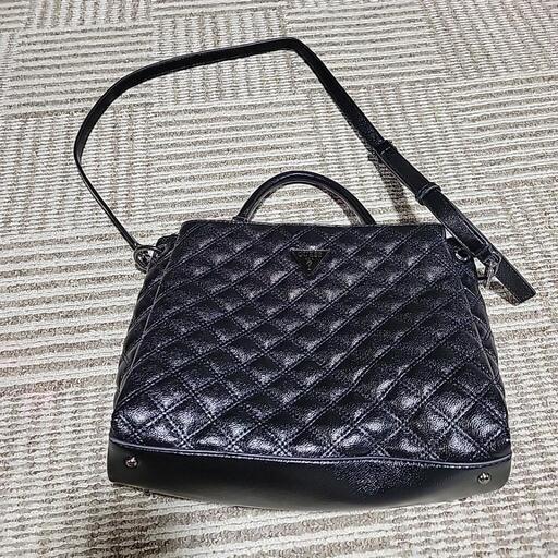 guess?ショルダーバック