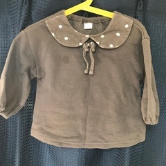 90サイズ‼️色は大人っぽいけど、襟が可愛いトップス