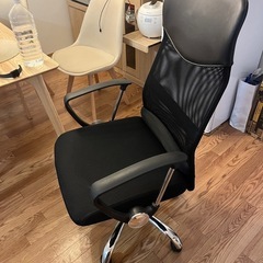 デスク椅子の画像