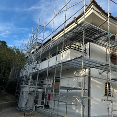 歴史あるお寺の外壁塗装工事中^ ^