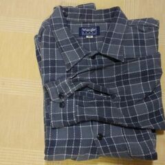 ◆【中古】　紳士用/上着シャツ。《Large　サイズ》　※厚手ですので、これからの季節に、如何でしょうか？の画像