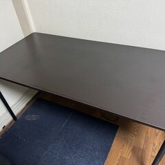 中古のデスク　幅1400×奥行700×高さ700の画像