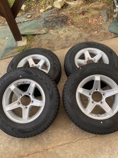 《スタッドレスタイヤ》現行ジムニーシエラ　195/80R15