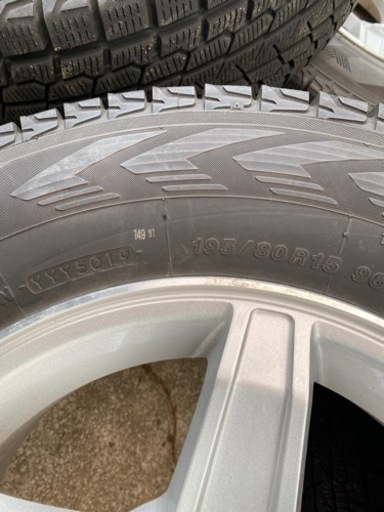 《スタッドレスタイヤ》現行ジムニーシエラ　195/80R15