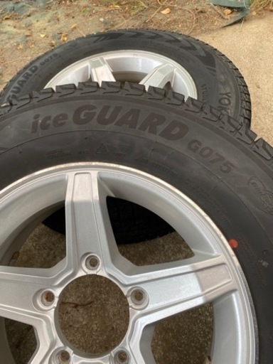 《スタッドレスタイヤ》現行ジムニーシエラ　195/80R15