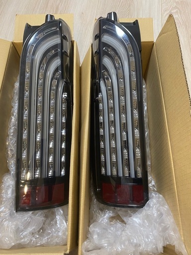 ハイエース用スモークLEDテールランプ　美品