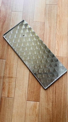 07クオンバッテリーカバー