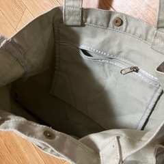 かばん　カーキの画像