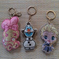 早いお取引希望　未使用アナ雪ラインストーンキーホルダー＆プルーム...