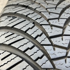 値下げしました。15インチオールシーズンタイヤ2本
の画像