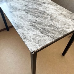 IKEAダイニングテーブルの画像