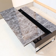 大理石調テーブルの画像