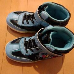 スイングロック　ハイカットスニーカー