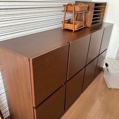 重厚感ある木製棚
