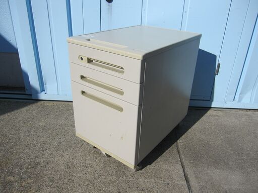 3段ワゴン　ニューグレー　鍵なし　オカムラ製D10　　400ｘ600ｘ600