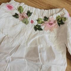 新品未使用 キッズ 刺繍花 肩紐 ブラウス 100サイズの画像