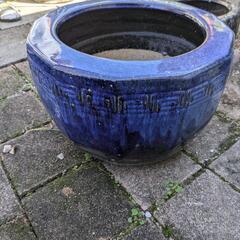 火鉢 ① 昭和レトロ 陶器製  金魚鉢 メダカ鉢 睡蓮鉢 青 ブルーの画像