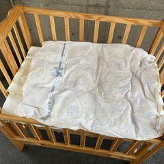 売切りセール！美品 定価35,000円 らくちん 大和屋 / パタン 折りたたみ式 ミニベビーベッド 幅95cm 奥行67cm 布団付き の画像