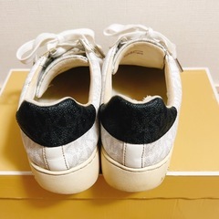 MICHEAL KORSスニーカー23.5cmの画像