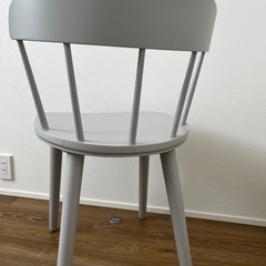 IKEA ライトグレーチェアの画像