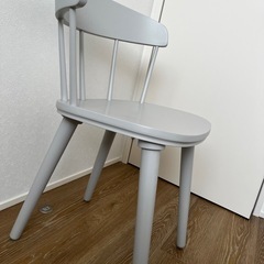 IKEA ライトグレーチェアの画像