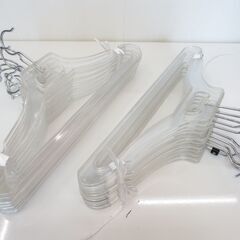 ■店舗用　プラスチックハンガー　大人用　子供用　まとめ32本の画像