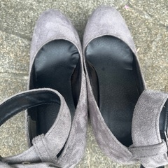 スエード　パンプス　ヒール　の画像