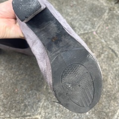 スエード　パンプス　ヒール　の画像