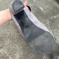スエード　パンプス　ヒール　の画像