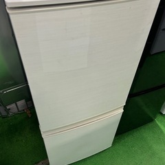 ご来店時、ガンお値引き‼️SHARP(シャープ) 2017年製 137L 2ドア冷蔵庫 Amazon.co.jp: シャープ 137L 2ドア冷蔵庫（シルバー系）SHARP