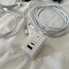 充電ケーブルとアダプターの画像