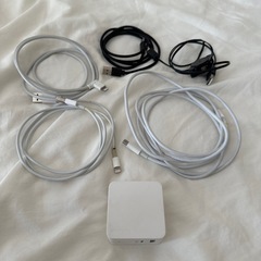 充電ケーブルとアダプター