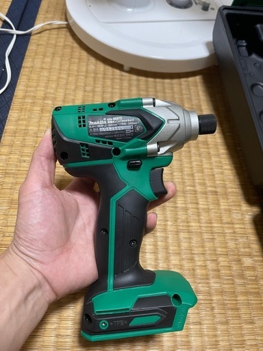 Makitaマキタ電動インパクトドライバーM697D、おまけ付き
